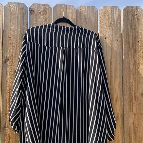 Take 50% OFF- Cato Women’s V-neck Blouse Striped, Size-26/28W - Picture 8 of 9